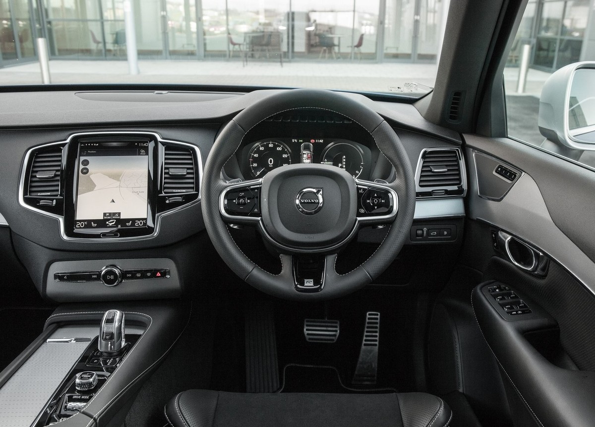 Volvo XC90 T8 Twin Engine AWD Inscription (2016) Review Cars.co.za